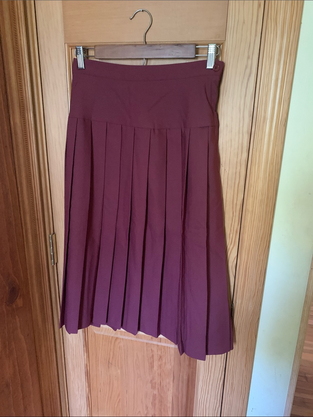 🌥️ Vintage Burgundy Pleated Skirt 🌥️